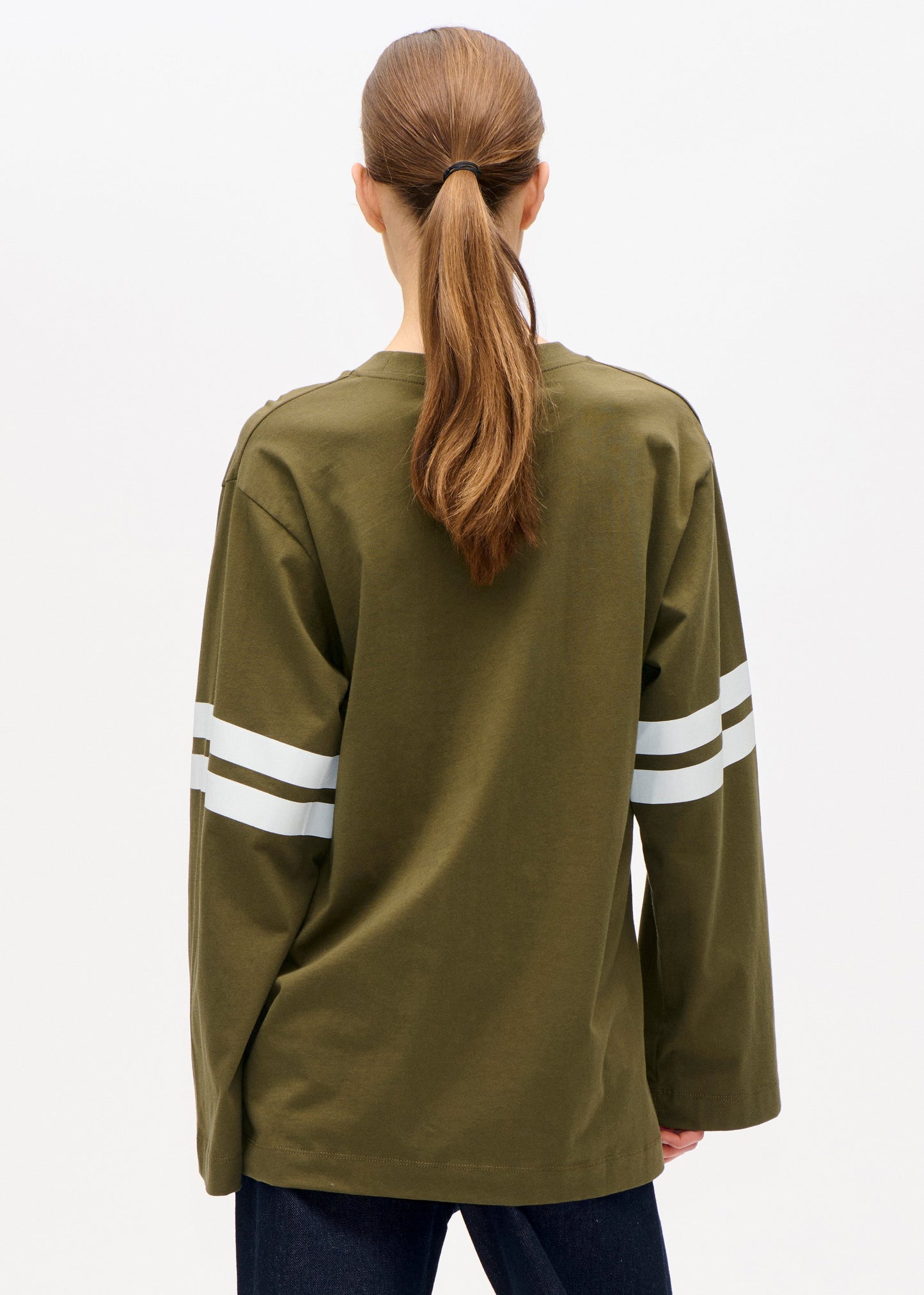 baum und pferdgarten - jeevana t-shirt ivy green back