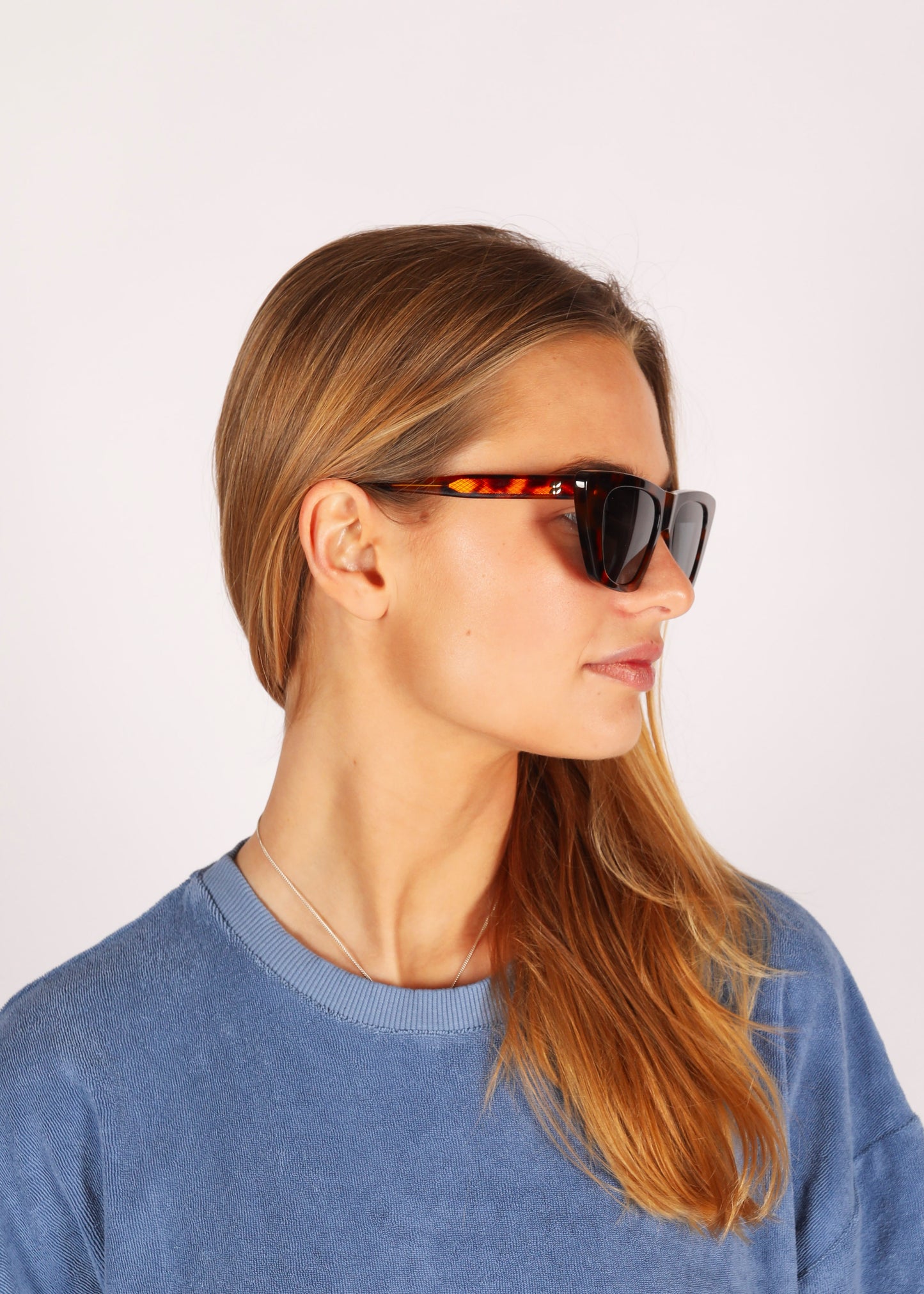 by-bar Marley Havana side profile