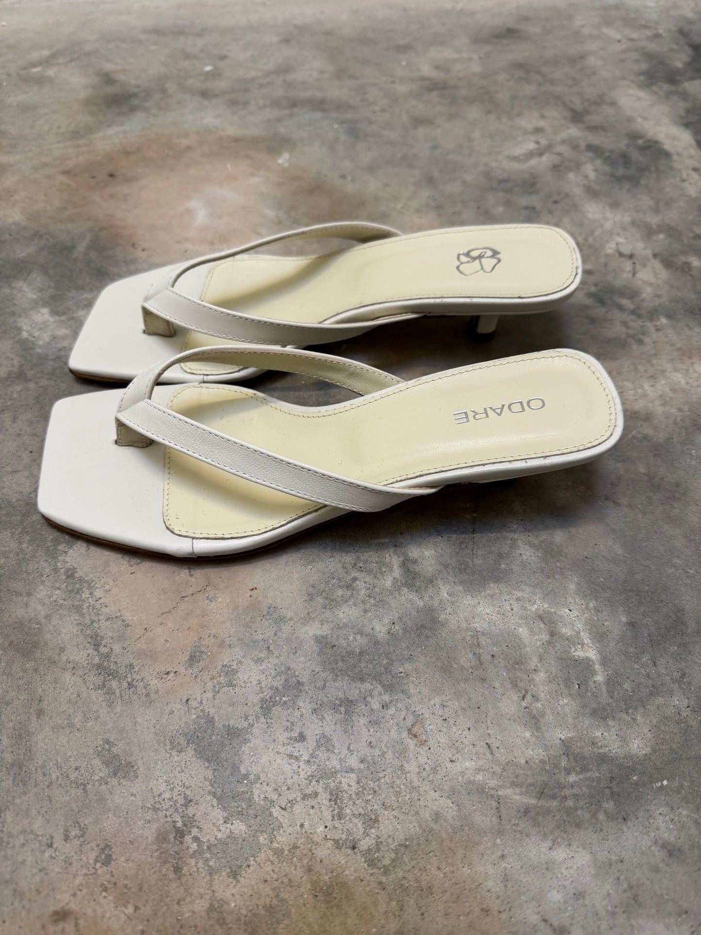 CORA SLIPPER HAKJE OFFWHITE