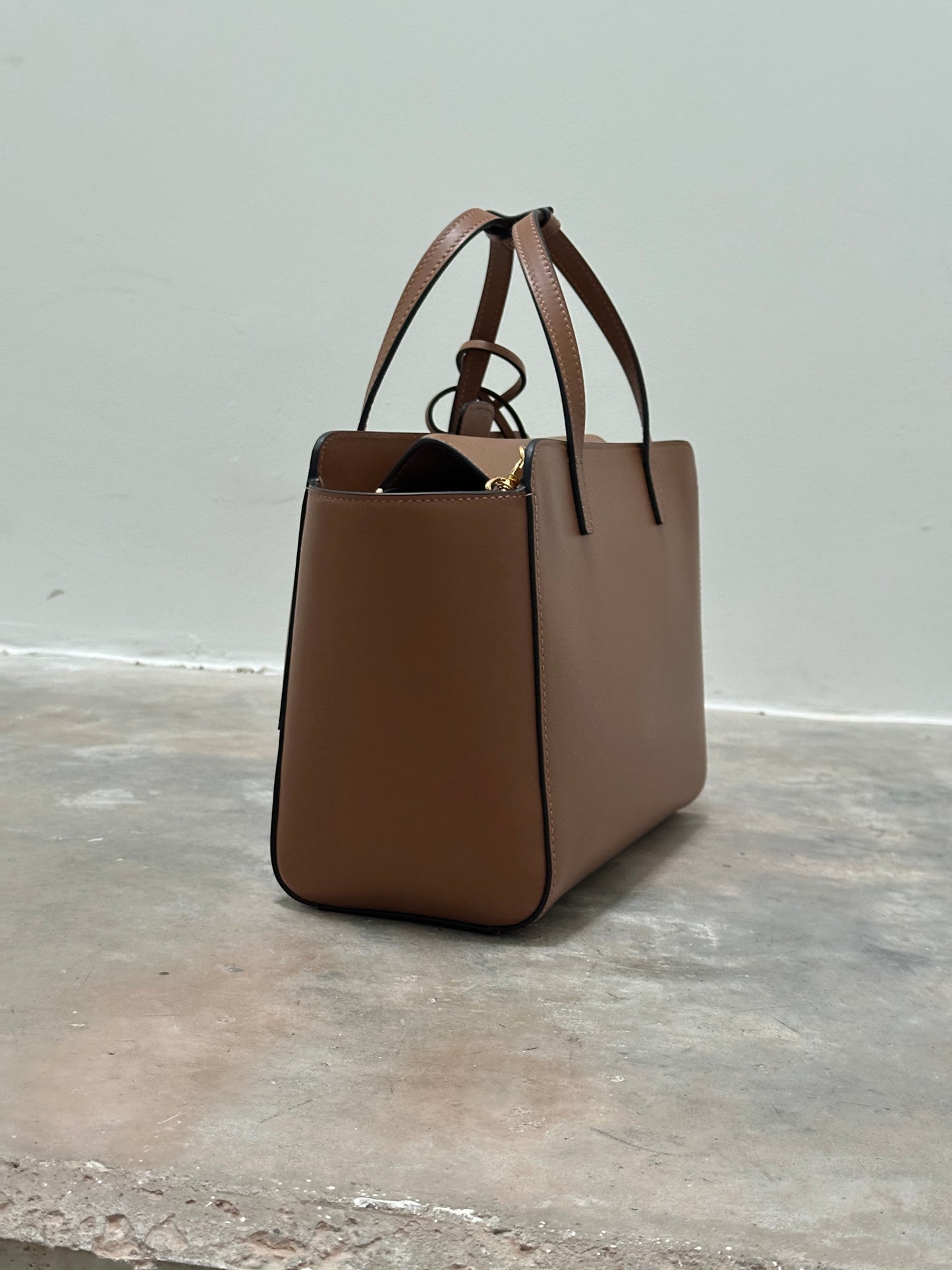 HIDESINS - FLAP M PREMIERE CARAMEL