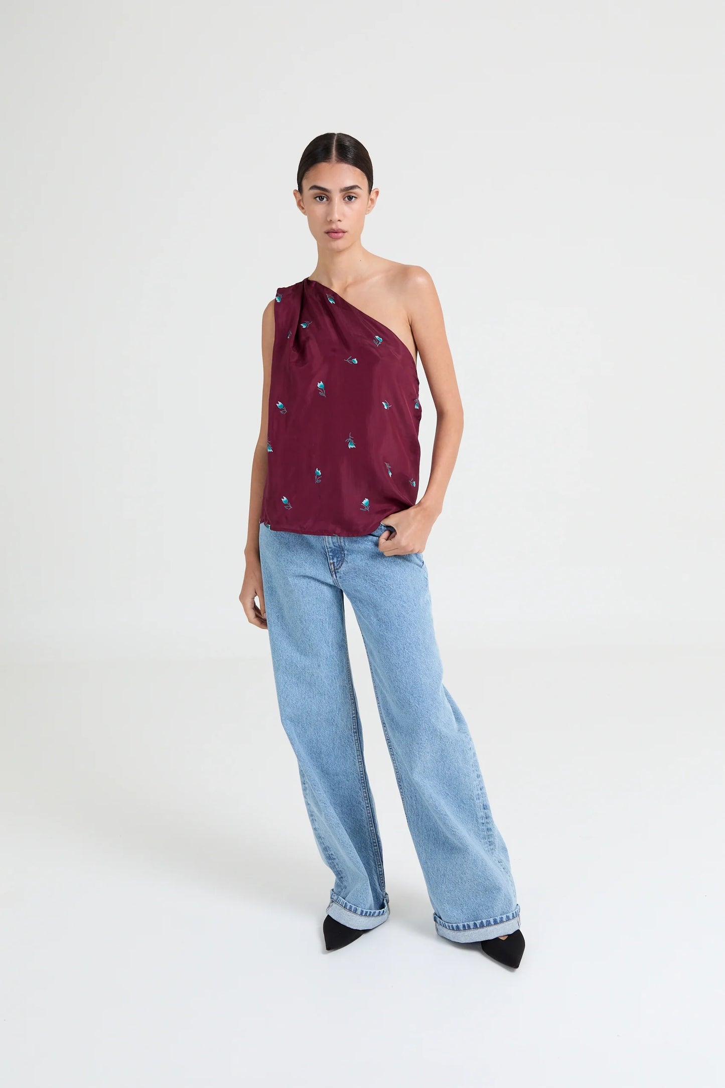 LIV THE LABEL - SALOME TOP ASYM. FLOWER BURGUNDY