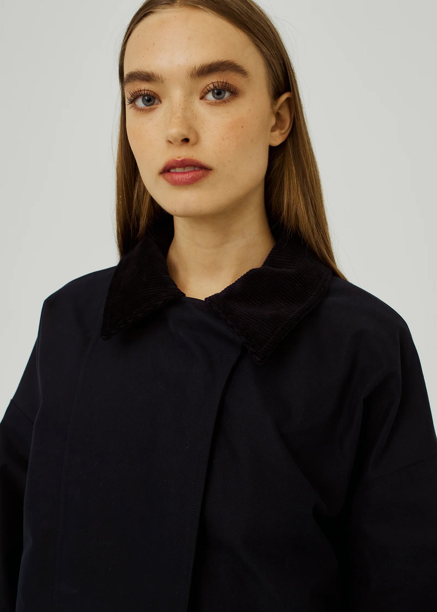 NORR - Vana short trench dark navy detail