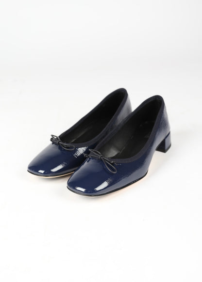 Odare ballerina in blue patent leather with bow on the nose of the foot