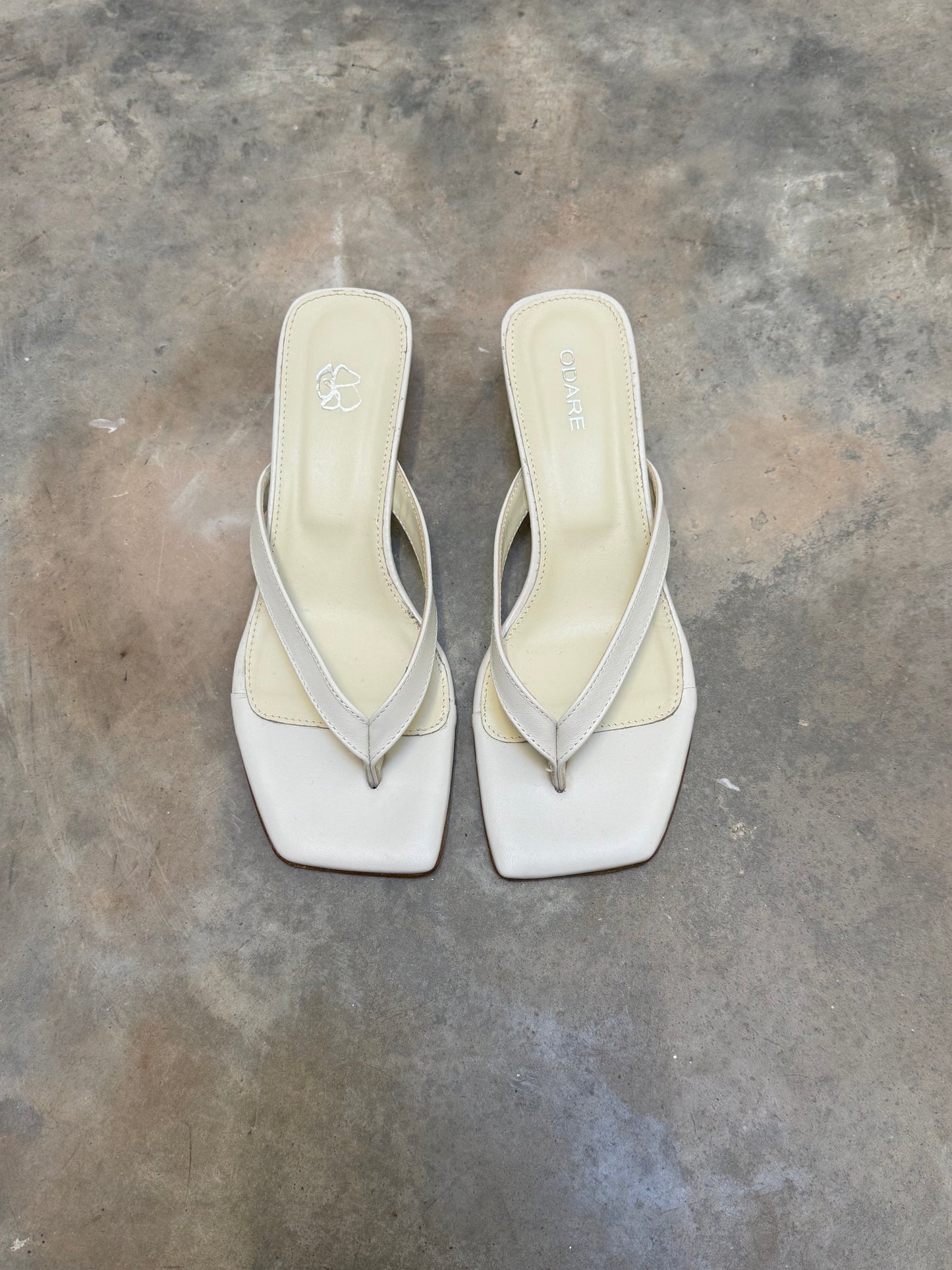 CORA SLIPPER HAKJE OFFWHITE