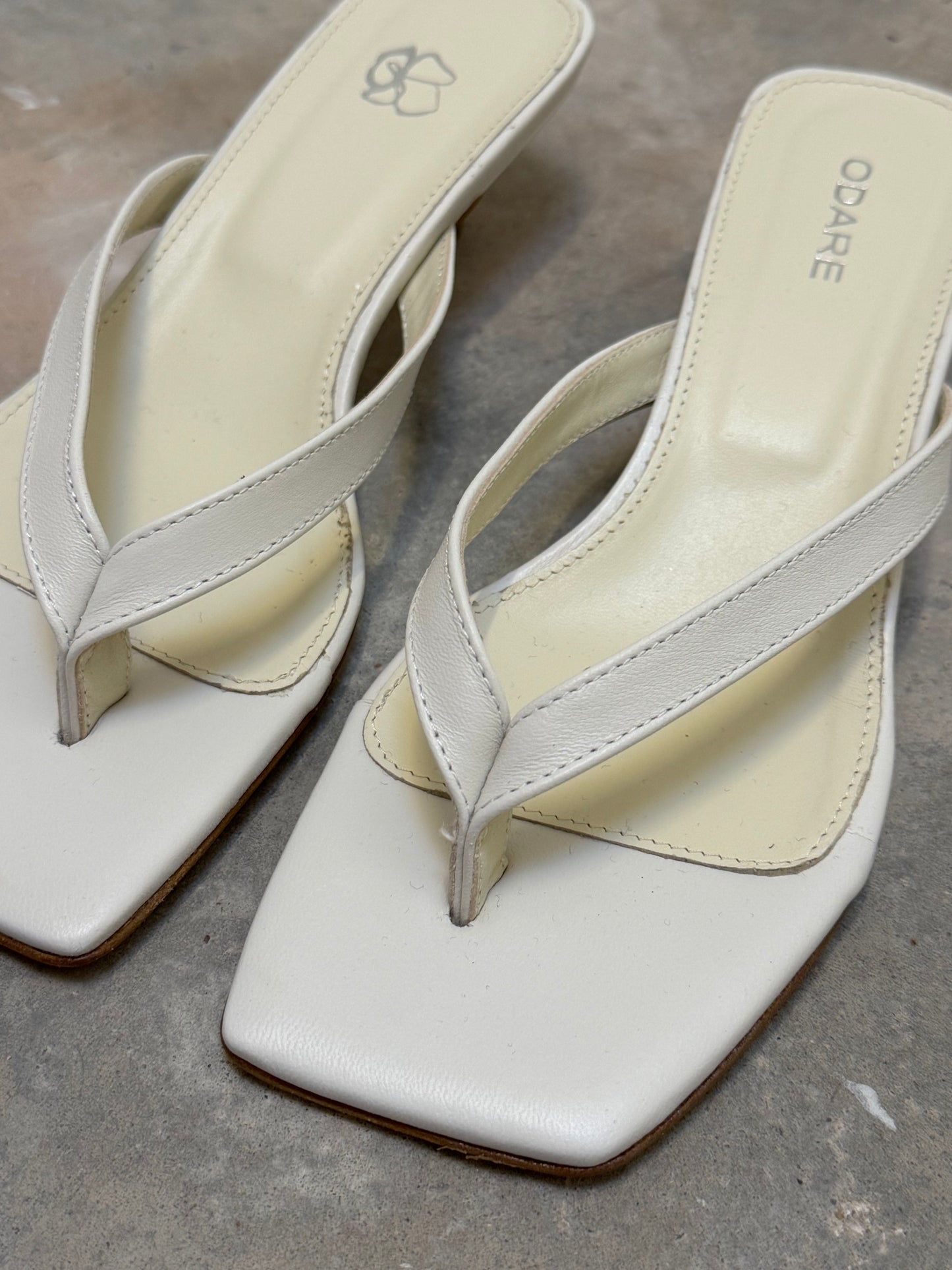 CORA SLIPPER HAKJE OFFWHITE