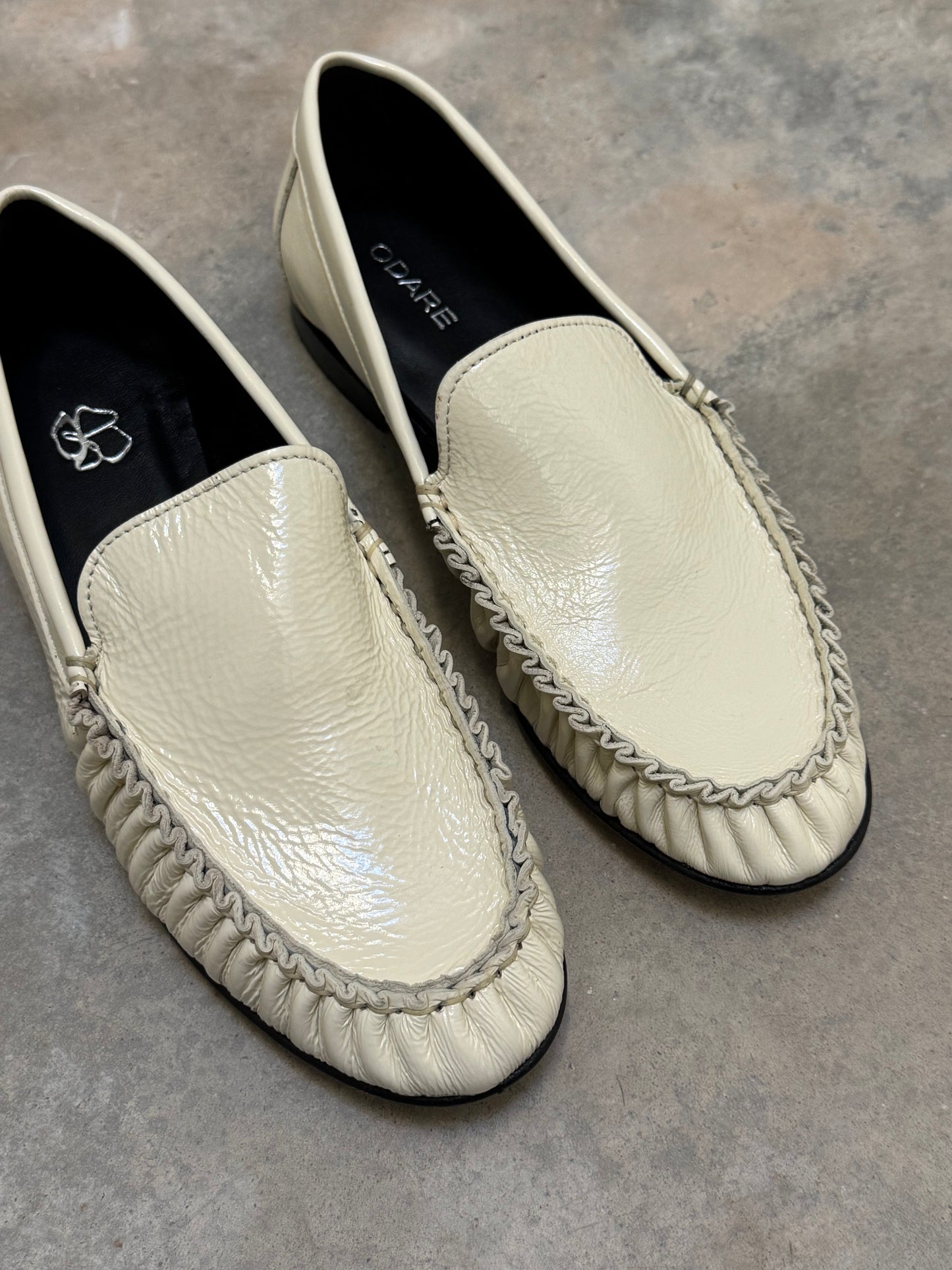 ELENA LOAFER VERNIS ECRU