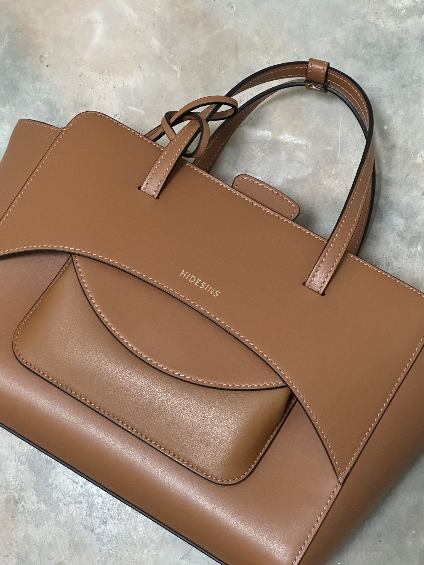 HIDESINS - FLAP M PREMIERE CARAMEL