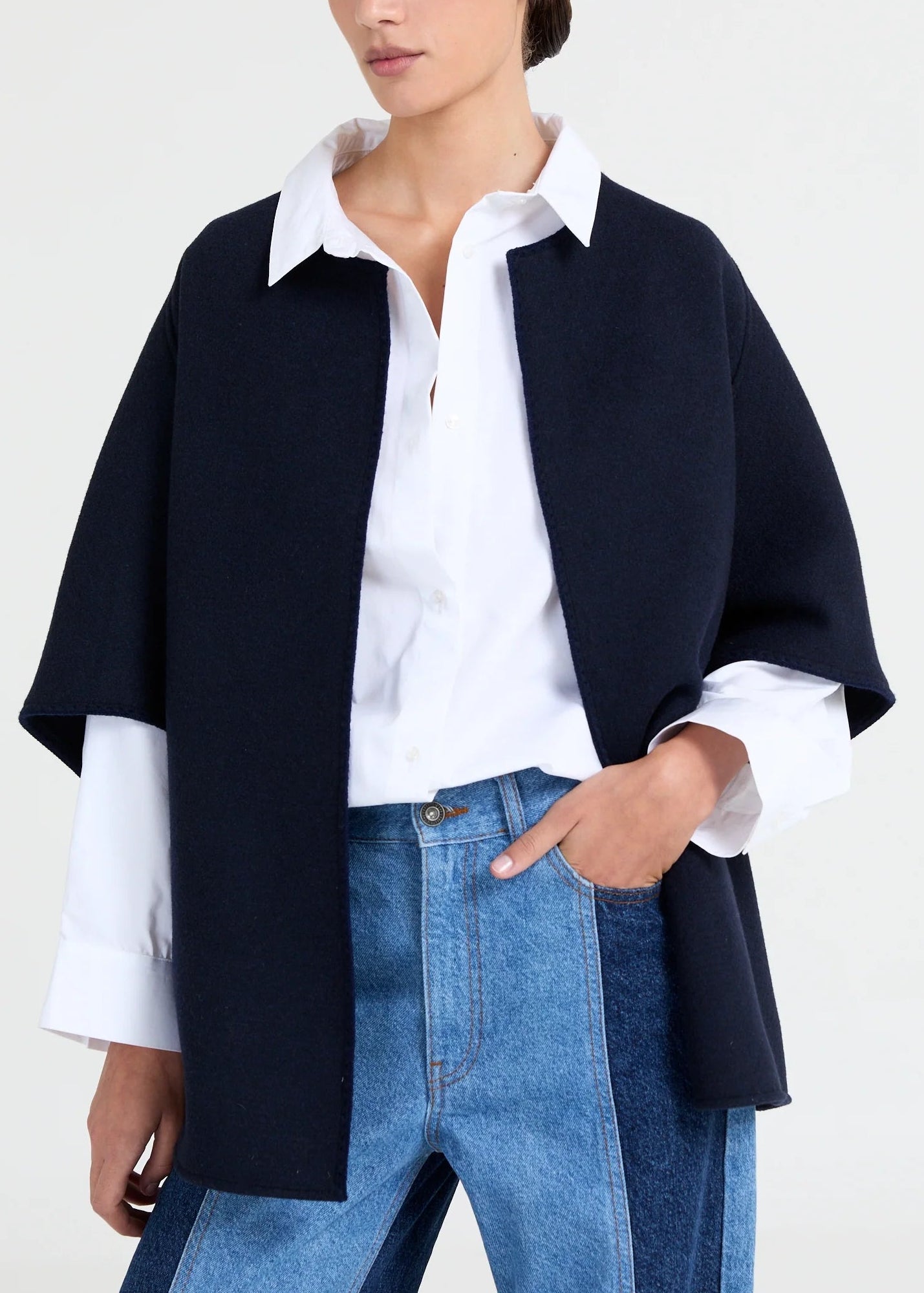 Clean-cut gilet jacket with soft structure and a modern, relaxed silhouette.

