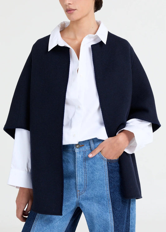 Clean-cut gilet jacket with soft structure and a modern, relaxed silhouette.


