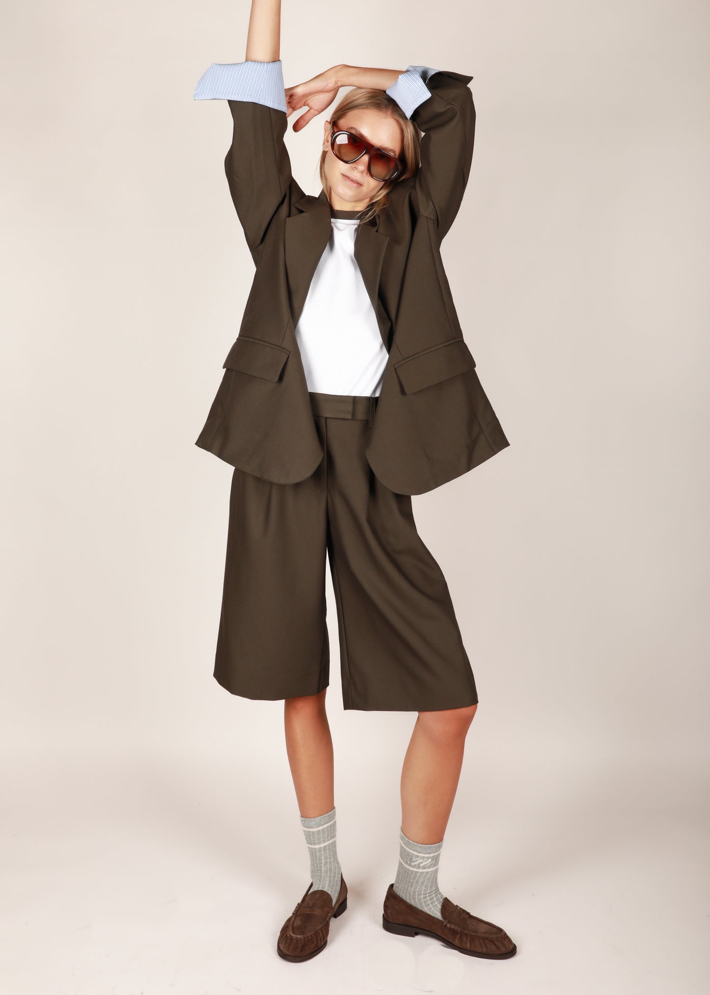 NOTED ANTWERP - ABBU BERMUDA KHAKI