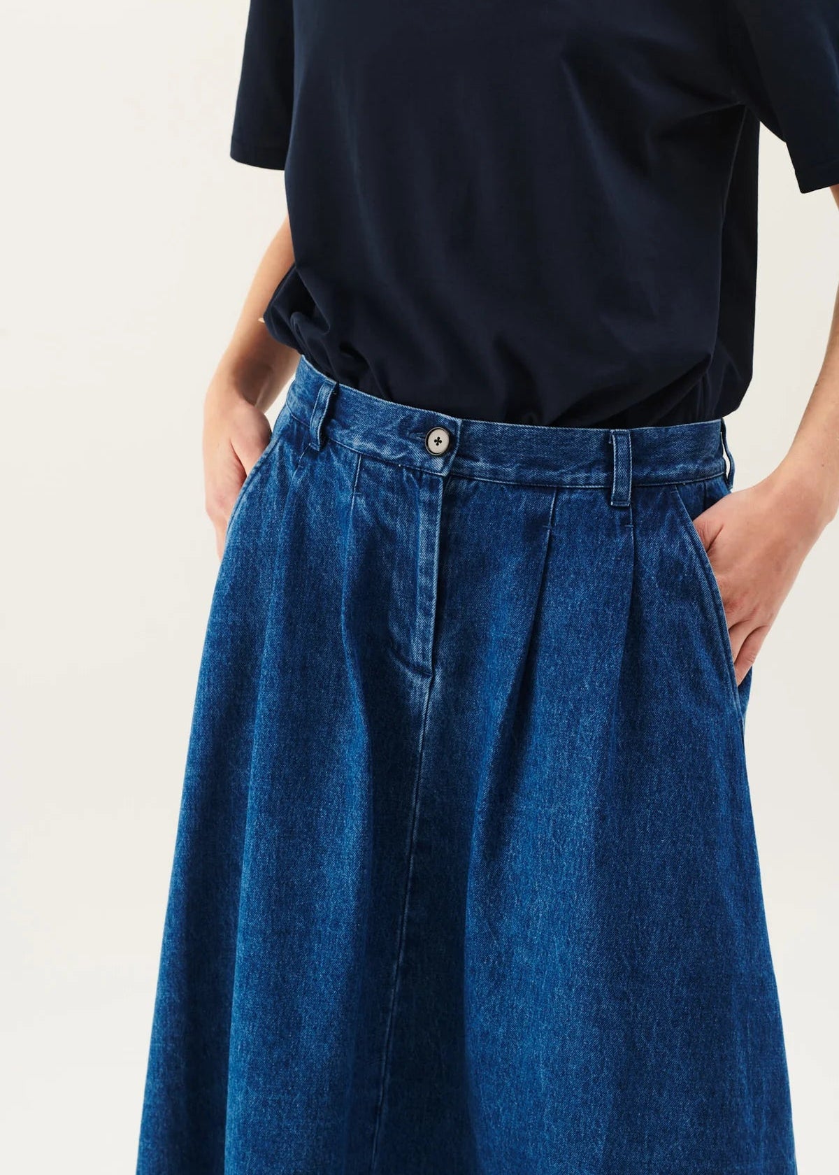 RUE DE TOKYO - Pen washed indigo denim detail