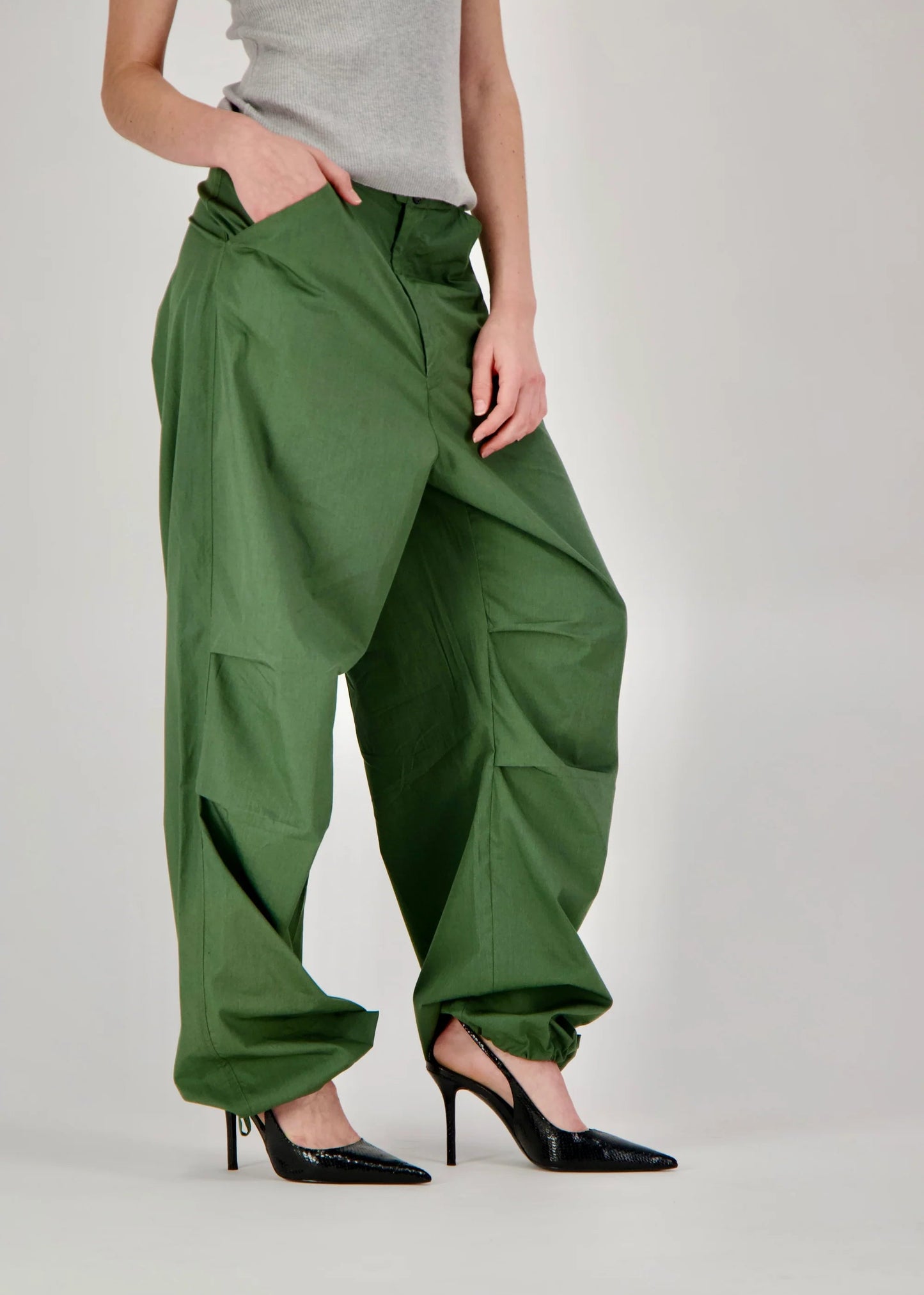 PARACHUTE PANTS KAKI