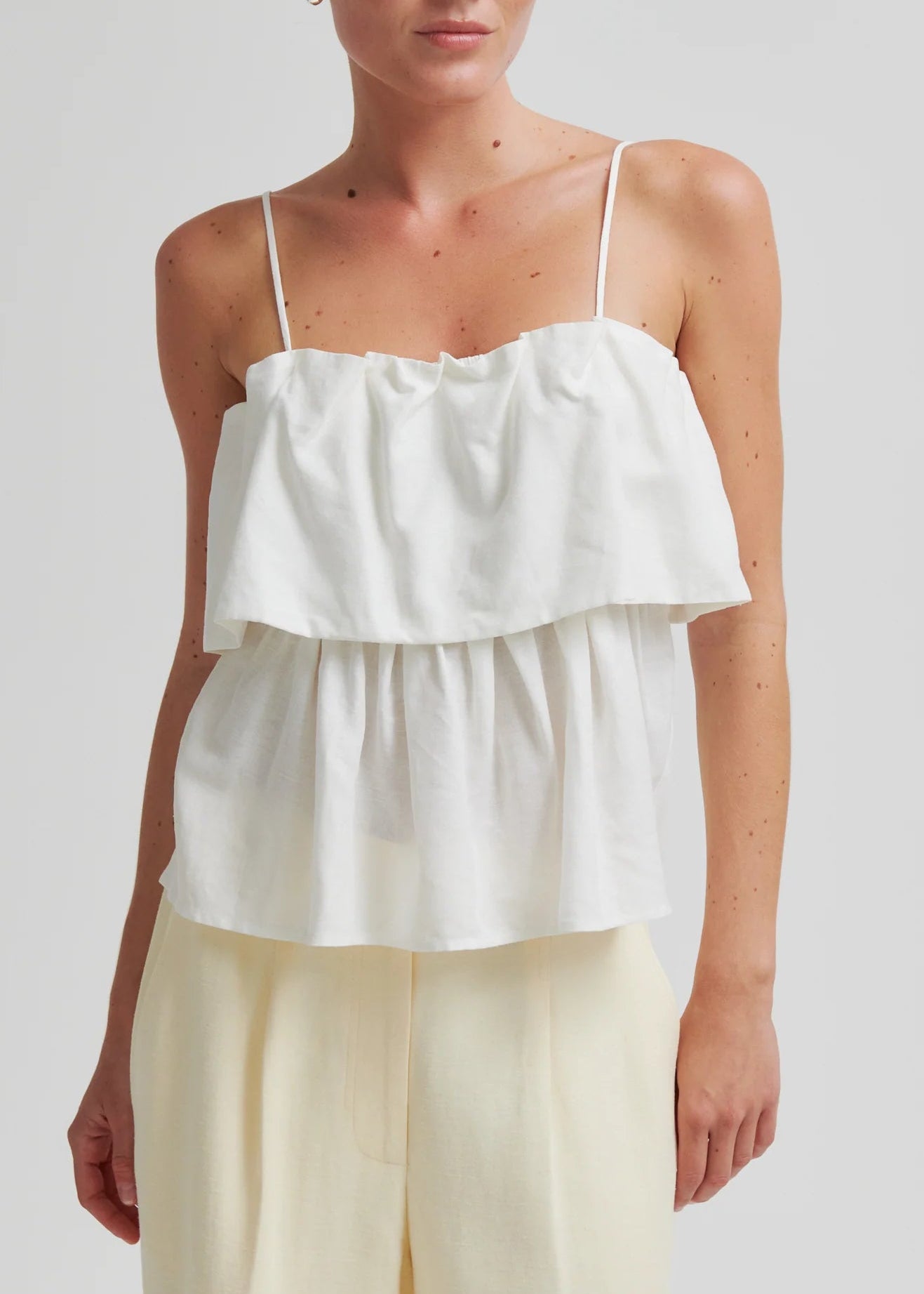 AIE TOP OFFSHOULDERS WHITE