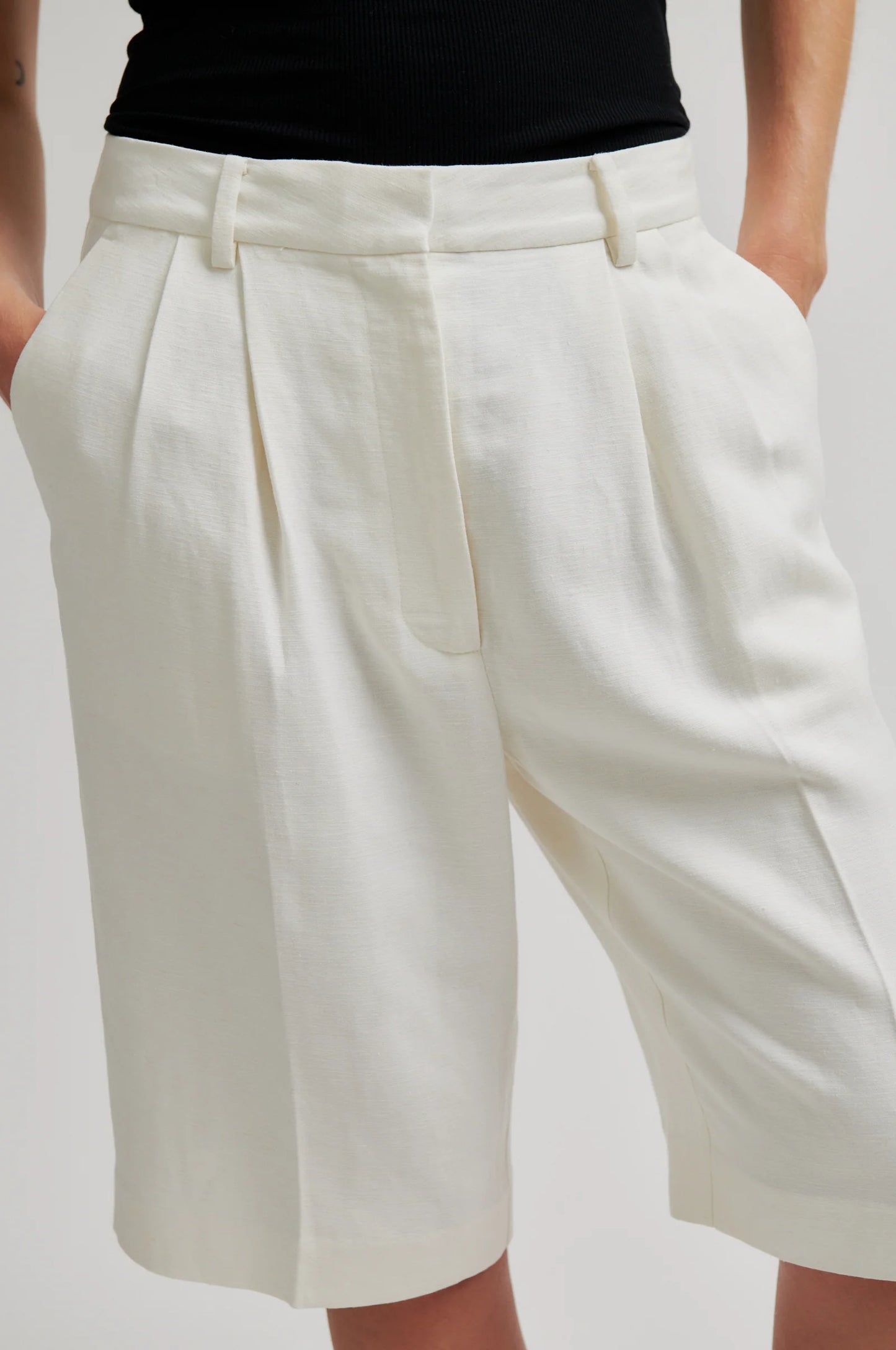 LINO SHORT WHITE
