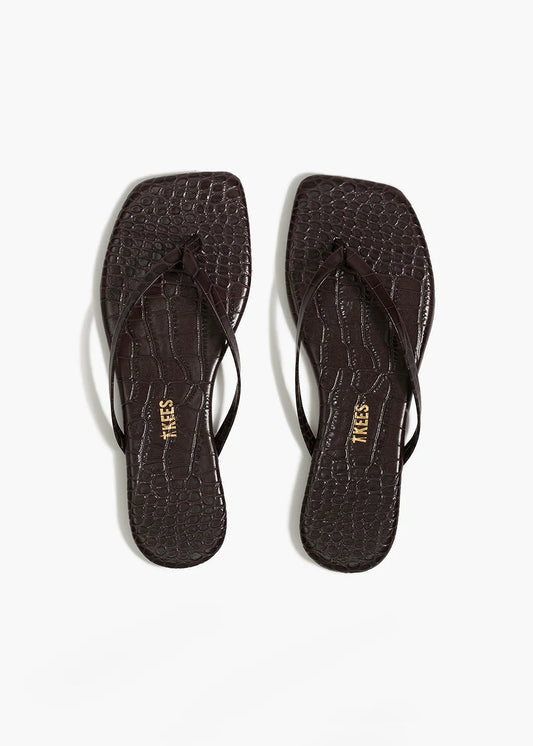 A classic crocodile embossed leather combined with our modern square toe silhouette.