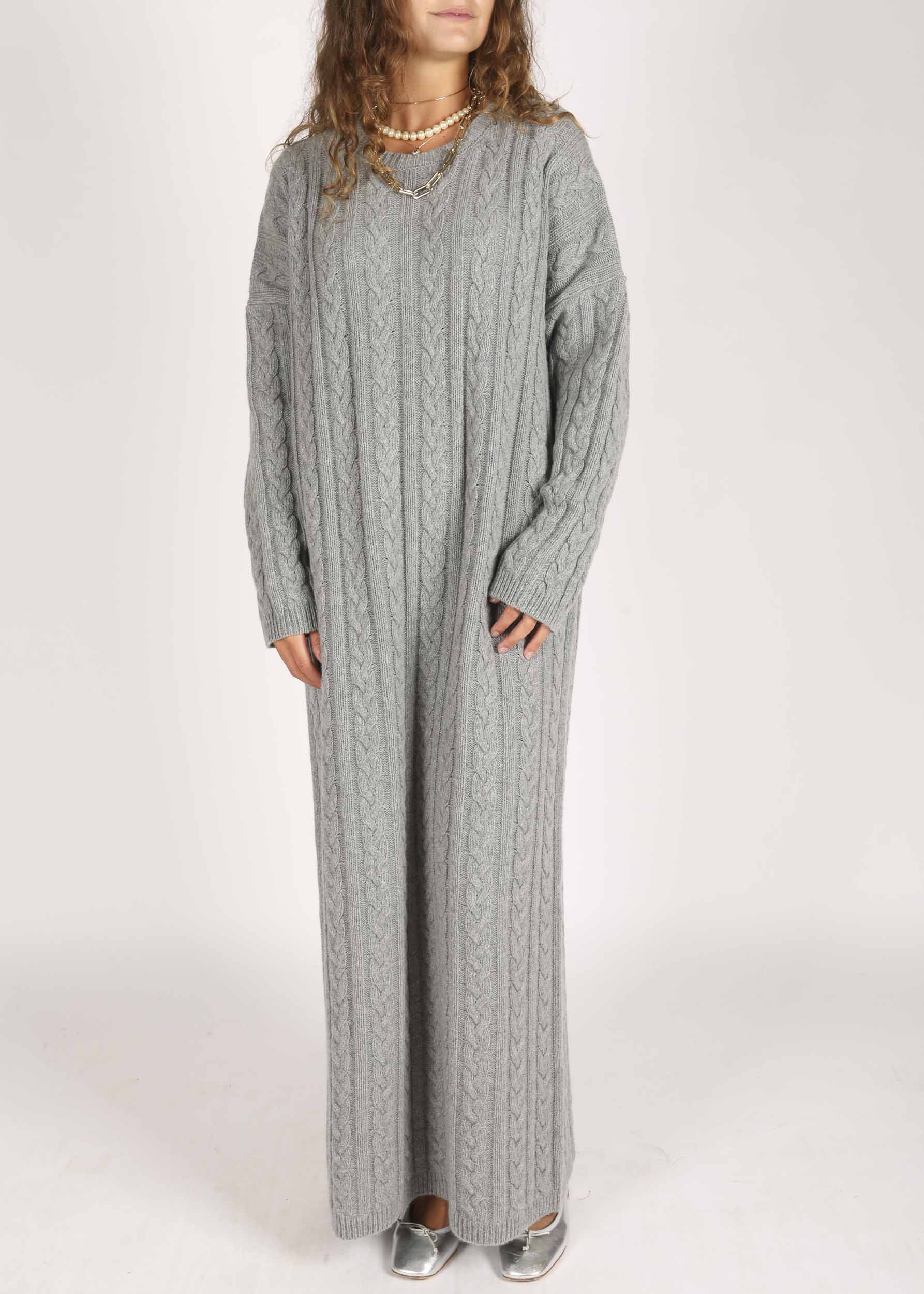 CHPTR-S - Cable knitted maxi dress with long sleeves and an oversized model