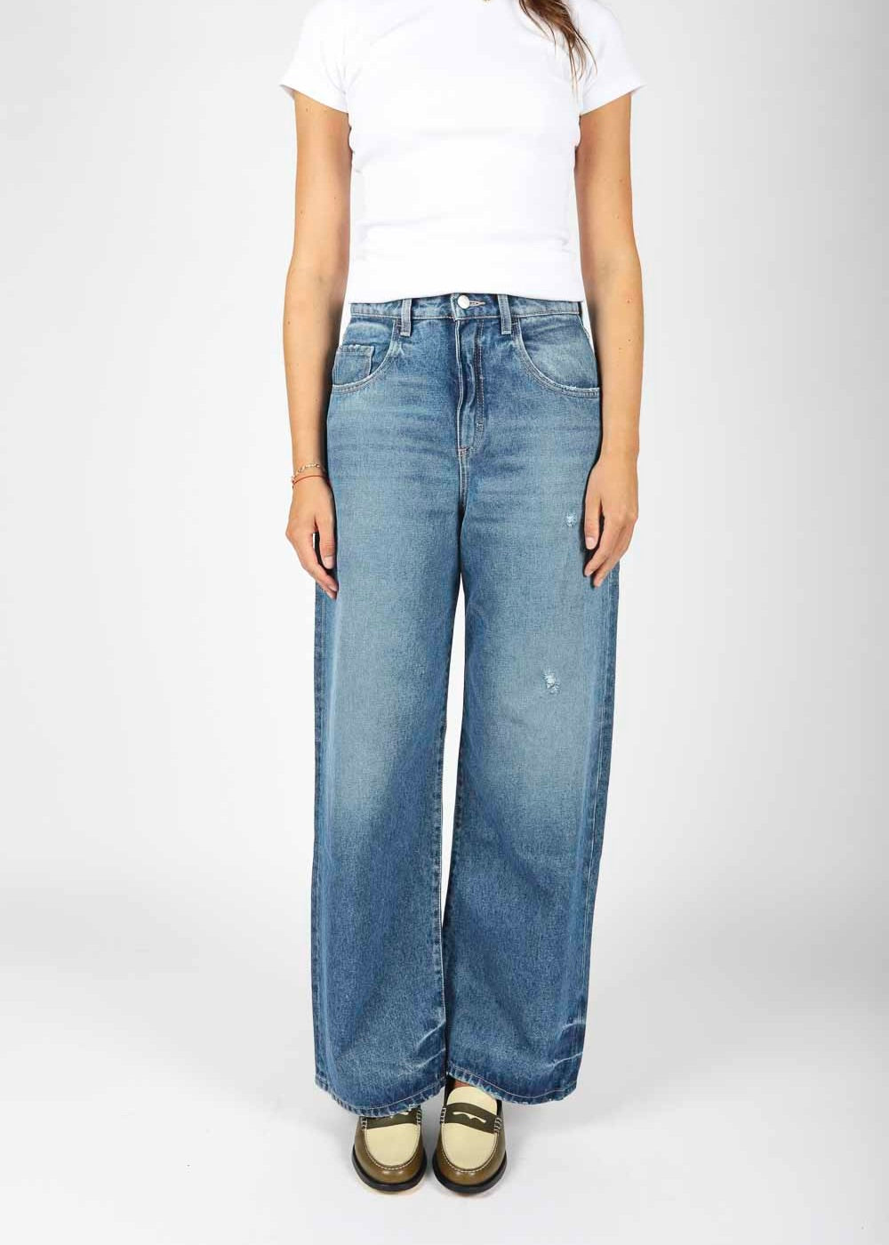 ICON JEANS Poppy - with a medium waist and made of 100% cotton, these wide-leg jeans are a must-have for your wardrobe.